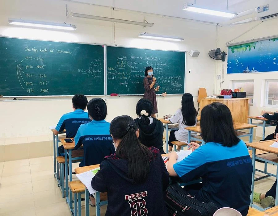 Một giờ ôn thi của thầy trò khối 12 tại Trường THPT Bùi Thị Xuân (quận 1, TP.HCM). Ảnh: NGUYỄN LINH Một giờ ôn thi của thầy trò khối 12 tại Trường THPT Bùi Thị Xuân (quận 1, TP.HCM). Ảnh: NGUYỄN LINH