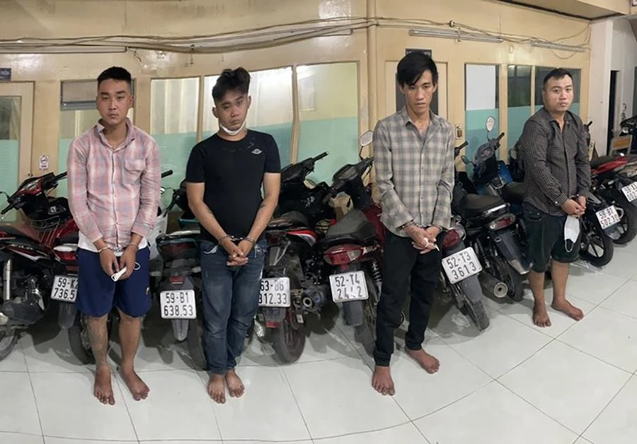 Nhóm thuê khách sạn để đi trộm xe bị bắt giữ. Ảnh: CACC