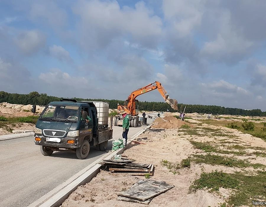 Các dự án đất nền tại huyện Nhơn Trạch (Đồng Nai) đang tranh thủ ăn theo sức hút của đường vành đai 3. Ảnh: Q.HUY