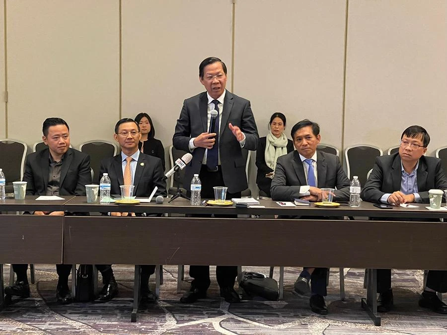 Chủ tịch UBND TP.HCM Phan Văn Mãi tại buổi gặp các doanh nghiệp tại Mỹ ngày 23-7. Ảnh: NGỌC DIỄM Chủ tịch UBND TP.HCM Phan Văn Mãi tại buổi gặp các doanh nghiệp tại Mỹ ngày 23-7. Ảnh: NGỌC DIỄM