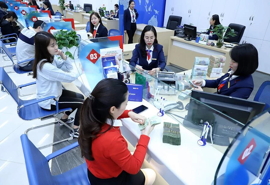 NHNN chỉ đạo các ngân hàng tăng trưởng tín dụng an toàn và hướng tín dụng vào các lĩnh vực ưu tiên. Ảnh: TL