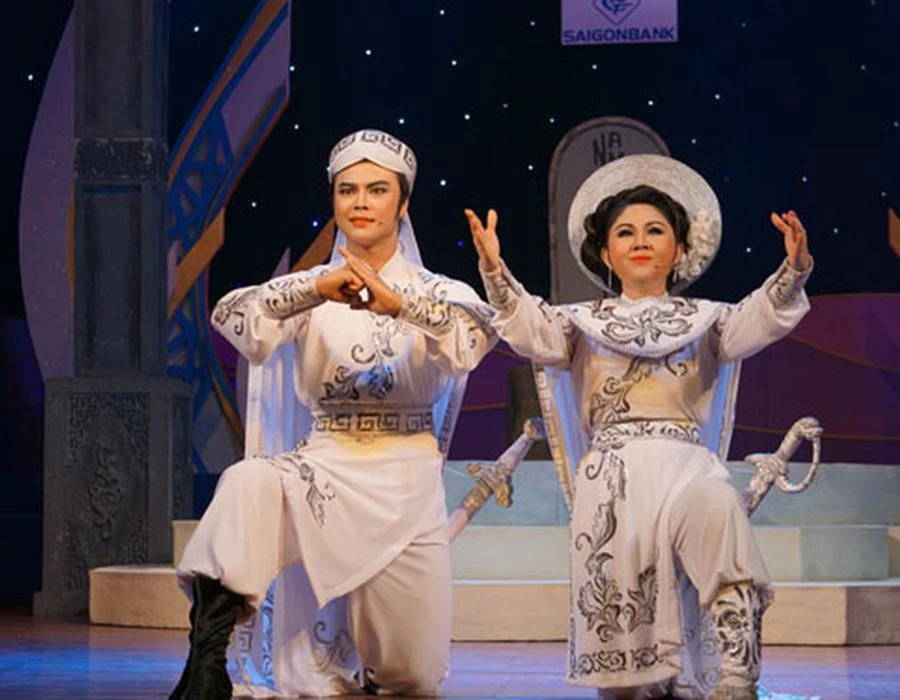 Nghệ sĩ Lê Thanh Thảo (phải) trong trích đoạn Bão táp Nguyên Phong đoạt huy chương vàng hạng mục đào mùi trong cuộc thi Tài năng diễn viên sân khấu cải lương Trần Hữu Trang 2020. Ảnh: NLĐ