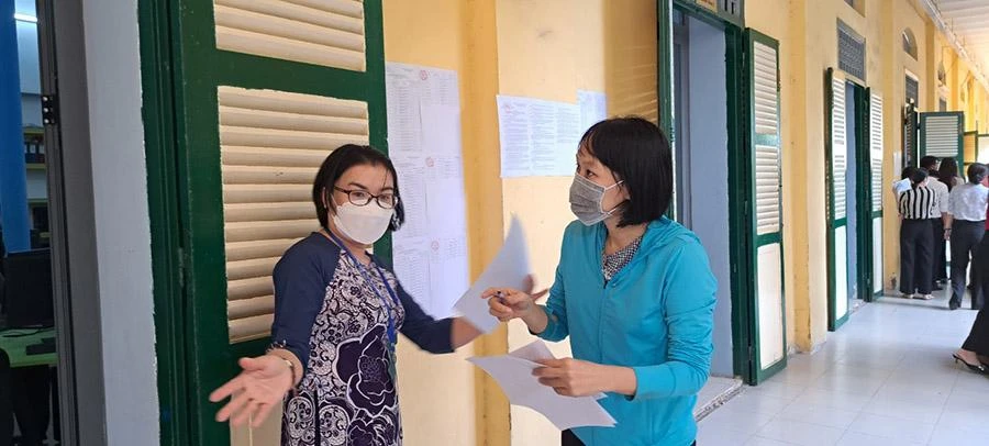 Các ứng cử viên tham dự vòng 1 kỳ tuyển dụng viên chức ngành GD&amp;ĐT TP.HCM. Ảnh: THANH TÚ