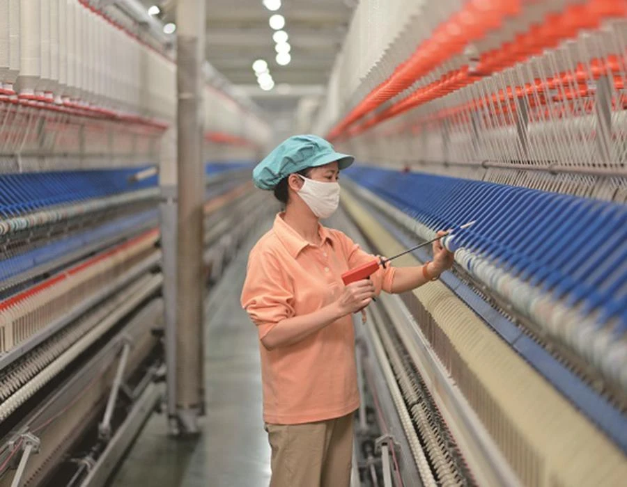 Dệt may là một trong những ngành phụ thuộc nhiều vào nguyên liệu nhập từ Trung Quốc. Ảnh: AH