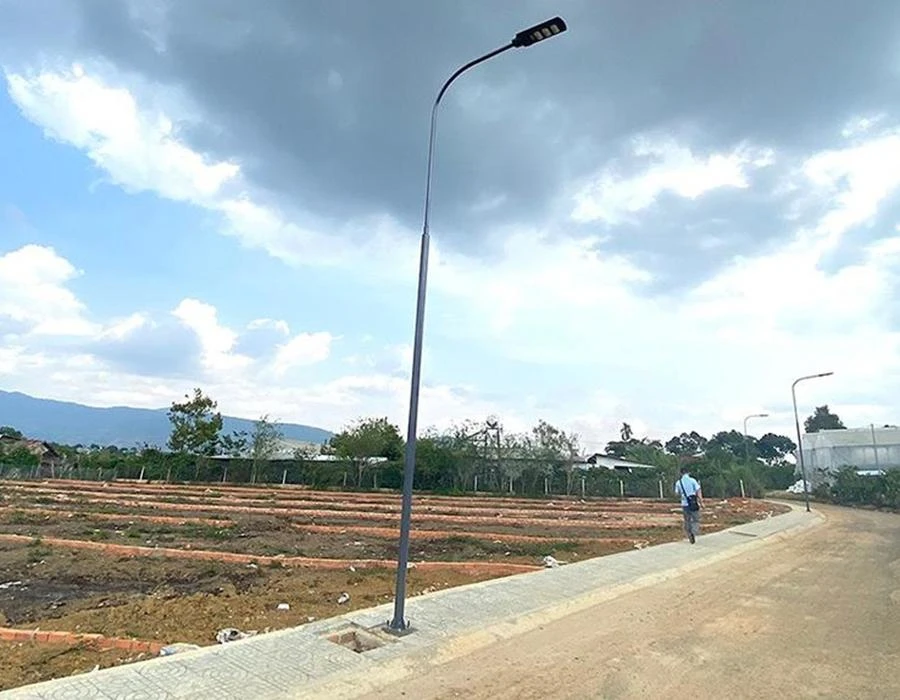 Thị trường bất động sản đang bị tác động bởi hàng loạt yếu tố như lạm phát, siết tín dụng. Trong ảnh: Hiện trạng một khu đất đang được phân lô, tách thửa ở Lâm Đồng. Ảnh: QH Thị trường bất động sản đang bị tác động bởi hàng loạt yếu tố như lạm phát, siết tín dụng. Trong ảnh: Hiện trạng một khu đất đang được phân lô, tách thửa ở Lâm Đồng. Ảnh: QH