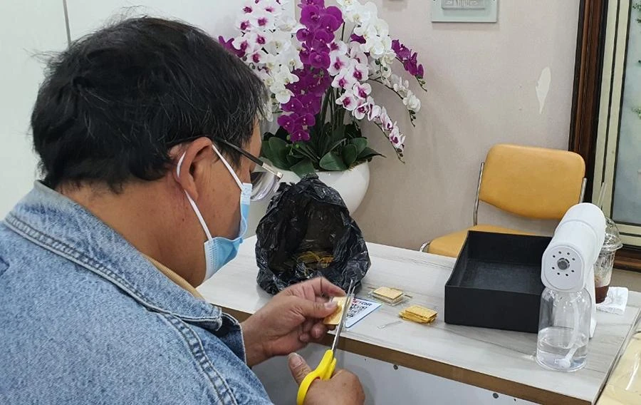 Vàng miếng SJC là dạng tài sản tích lũy được nhiều người dân lựa chọn. Ảnh: THÙY LINH