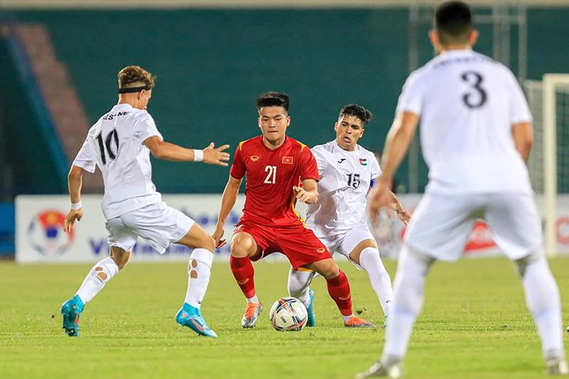 U-20 VN trong trận hòa 0-0 với U-20 Palestine. Ảnh: LĐ