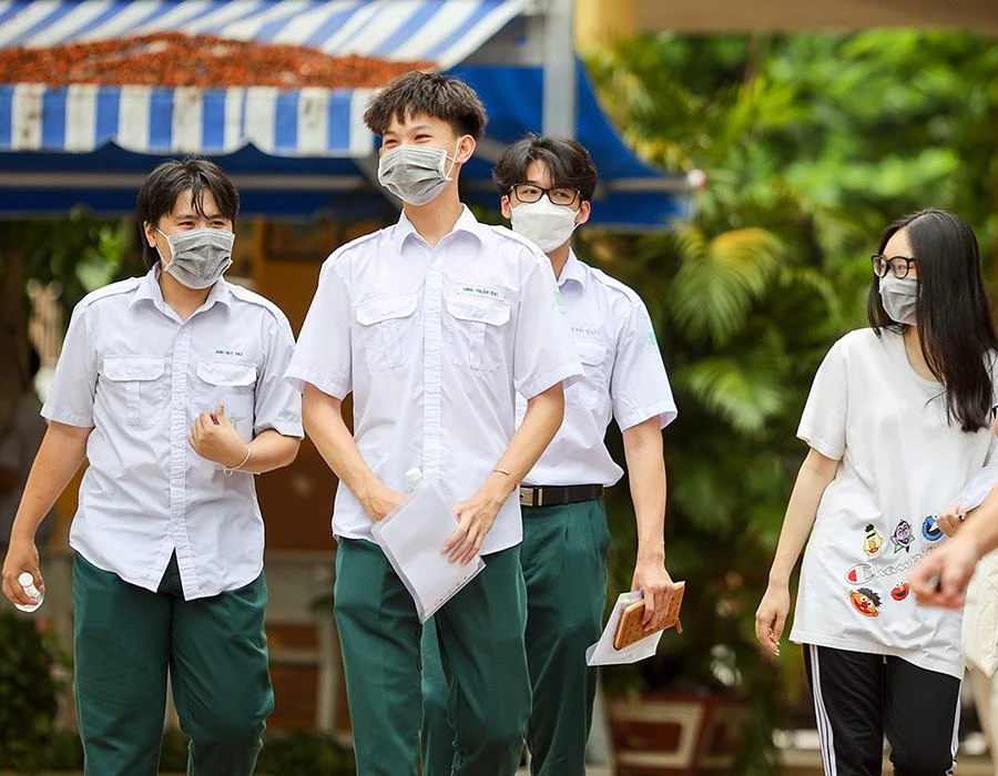 Nhiều ngành học có điểm chuẩn tăng mạnh so với năm trước, nhất là ngành ở tổ hợp C00 hoặc A00, ngành “hot”. Ảnh: NGUYỆT NHI