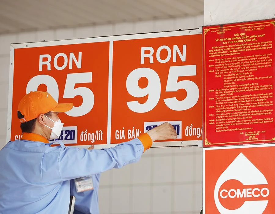 Điều hành Quỹ bình ổn giá xăng dầu cũng cần linh hoạt hơn, cần tăng trách nhiệm quản lý, công khai, minh bạch. Ảnh: NGUYỆT NHI Điều hành Quỹ bình ổn giá xăng dầu cũng cần linh hoạt hơn, cần tăng trách nhiệm quản lý, công khai, minh bạch. Ảnh: NGUYỆT NHI