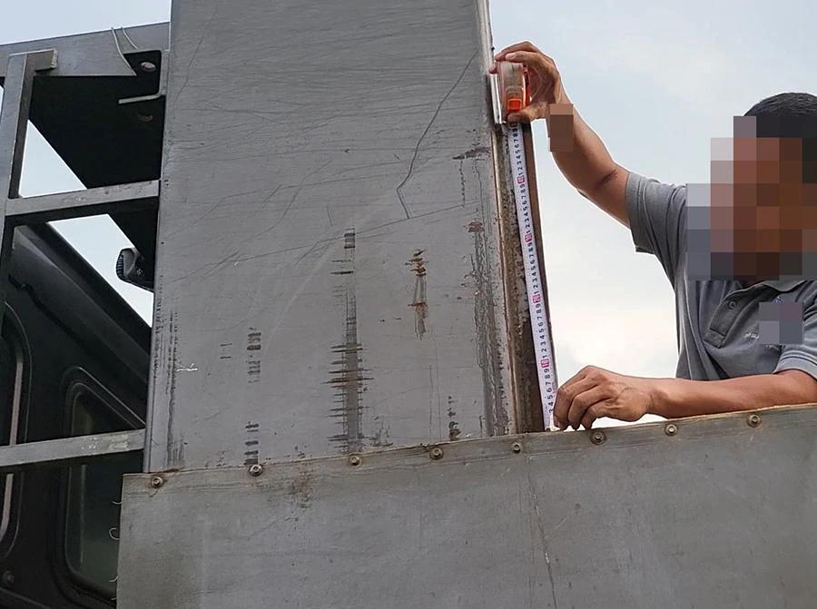 Với phần cơi thủy lực thêm 50 cm, chiếc xe này có thể chở thêm được khoảng 10 m3 cát, tương đương 16 tấn.