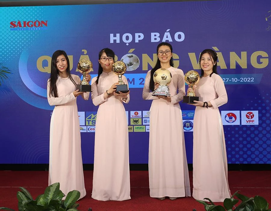 Ban tổ chức giới thiệu Quả bóng vàng 2022. Ảnh: ANH PHƯƠNG
