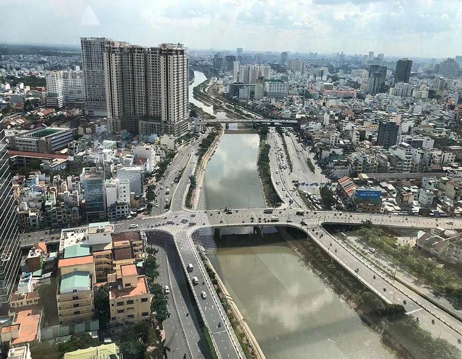 Các tòa chung cư mọc lên ngày càng nhiều tại các đô thị lớn. Ảnh: Q.HUY