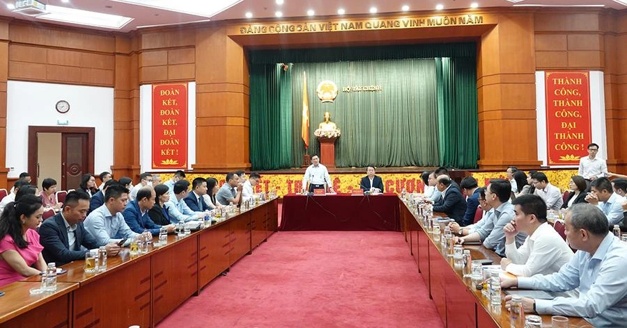 Nhiều đại biểu tham dự hội nghị cho rằng cần củng cố niềm tin để đưa thịtrường chứng khoán và trái phiếu doanh nghiệp tiếp tục phát triển một cách bền vững. Ảnh: CL