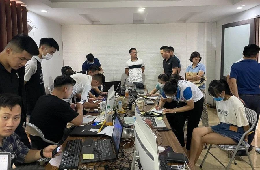 Bộ Công an triệt phá ổ nhóm cho vay qua app, chuyên “khủng bố” con nợ, lãi suất “cắt cổ” lên tới 2.000%/năm. Ảnh: CACC