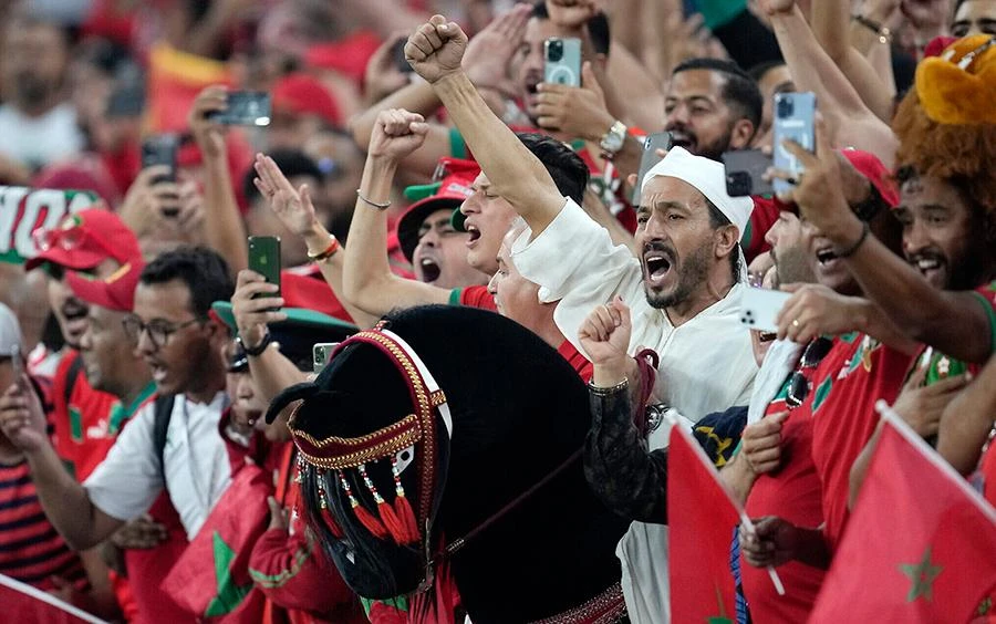 Không chỉ người hâm mộ châu Phi mà cả thế giới Ả Rập cũng hân hoan cùng chiến tích của Morocco. Ảnh: GETTY IMAGES
