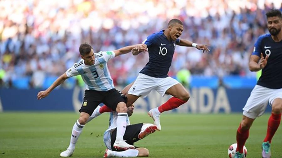 Bốn năm trước Pháp loại Argentina khi tiểu tướng Mbappe mới 19 tuổi đã có hai bàn tung lưới Messi và đồng đội. Ảnh: GETTY IMAGES