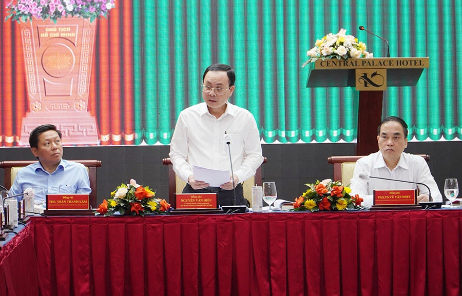 Hội thảo về hoàn thiện cơ chế thực thi nguyên tắc tập trung dân chủ trong Đảng do Ủy ban Kiểm tra Trung ương phối hợp với Thành ủy TP.HCM tổ chức vào ngày 26-12. Ảnh: ANH QUỐC