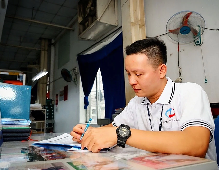 Anh Nguyễn Ngọc Luôn luôn tìm tòi xây dựng sáng kiến mới với mong muốn hỗ trợ doanh nghiệp và người lao động. Ảnh: NVCC