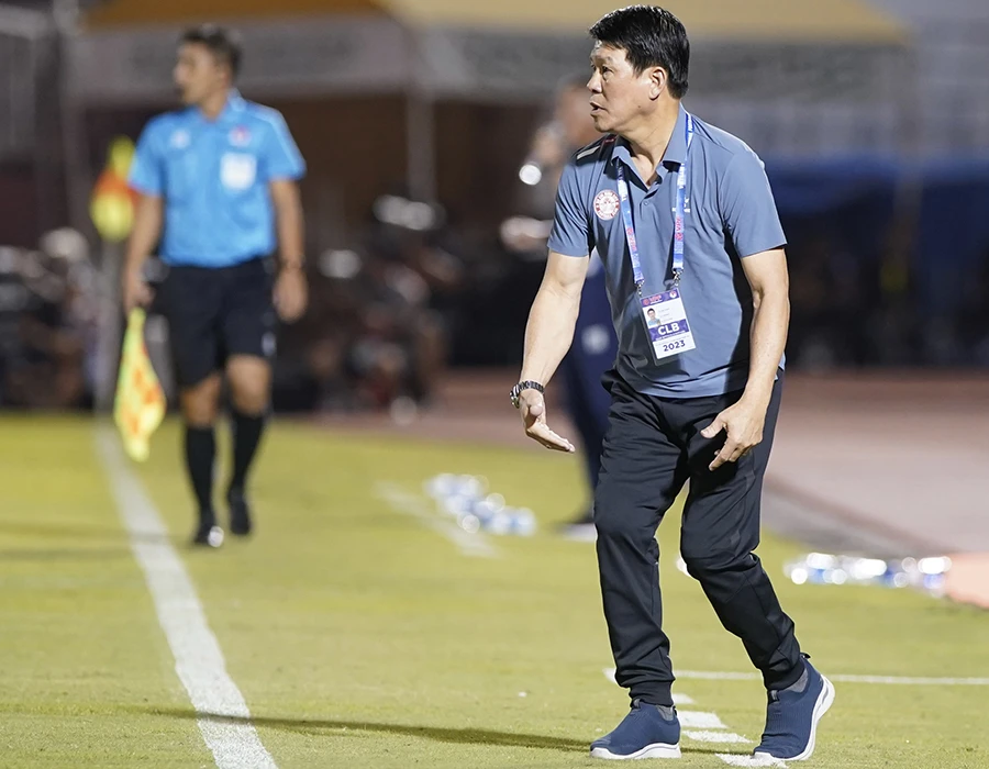 HLV Vũ Tiến Thành dù chưa thắng nhưng vẫn tự tin CLB của mình sẽ lọt vào top 3 cuối mùa. Ảnh: ANH PHƯƠNG