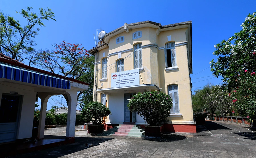 Một căn biệt thự bị biến thành văn phòng công ty thời điểm năm 2019. Ảnh: XH