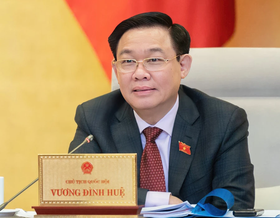 Chủ tịch Quốc hội Vương Đình Huệ nêu ý kiến tại phiên họp. Ảnh: PHẠM THẮNG Chủ tịch Quốc hội Vương Đình Huệ nêu ý kiến tại phiên họp. Ảnh: PHẠM THẮNG