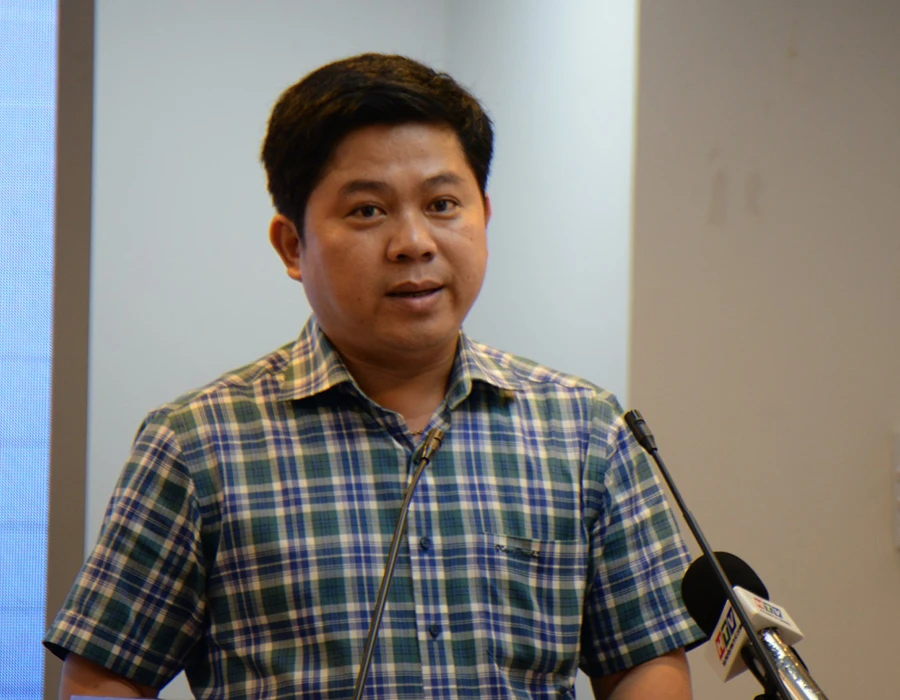 Chánh Văn phòng Sở GD&amp;ĐT TP.HCM Hồ Tấn Minh nói về việc tháo gỡ cho 49.000 học sinh chưa có mã định danh. Ảnh: THANH TUYỀN