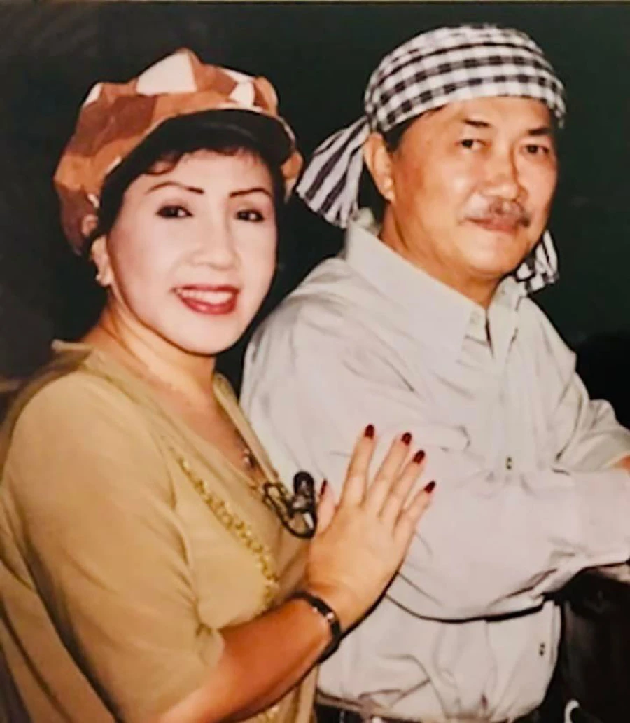 NSND Lệ Thủy quý NSND Diệp Lang như một người anh, một người thầy trong nghệ thuật. Ảnh: NSCC