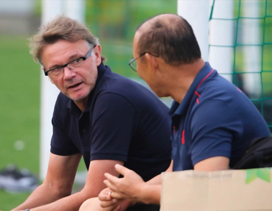 Thách thức đặt ra với HLV Troussier, người kế nhiệm ông Park Hang-seo. Ảnh: ND