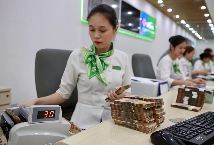 Chuyên gia cho rằng Ngân hàng Nhà nước cần đưa thêm nhiều giải pháp giúp doanh nghiệp vượt khó. Ảnh: N.NHI