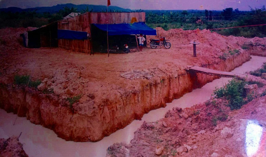 Người dân Suối Kiết (Tánh Linh, Bình Thuận) trước đây đào cả giao thông hào để tránh voi. Ảnh: PN