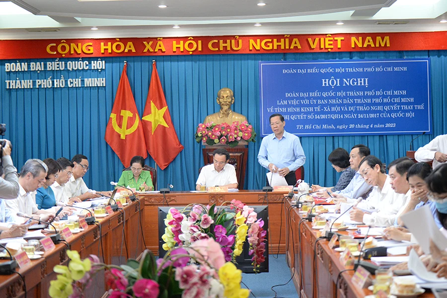 Chủ tịch UBND TP.HCM Phan Văn Mãi phát biểu tại buổi làm việc. Ảnh: THANH TUYỀN