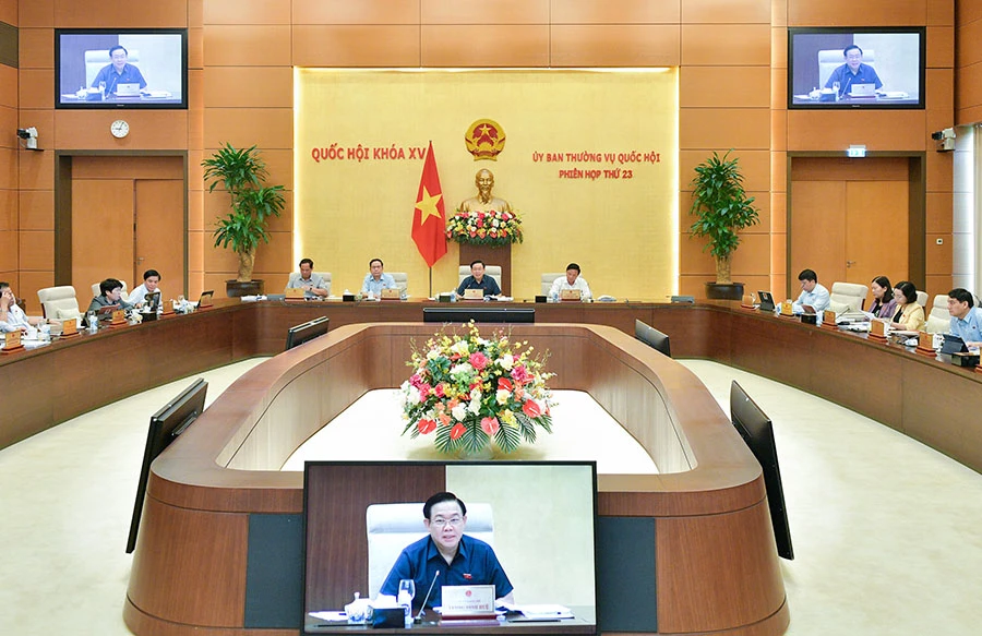 Toàn cảnh phiên họp về dự thảo Nghị quyết lấy phiếu tín nhiệm, bỏ phiếu tín nhiệm đối với người giữ chức vụ do Quốc hội, HĐND bầu hoặc phê chuẩn. Ảnh: Quochoi.vn