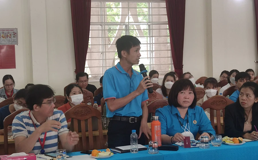 Đại diện người lao động ở TP Thủ Đức, TP.HCM phát biểu góp ý cho dự thảo Luật BHXH (sửa đổi). Ảnh: NGUYỄN HIỀN