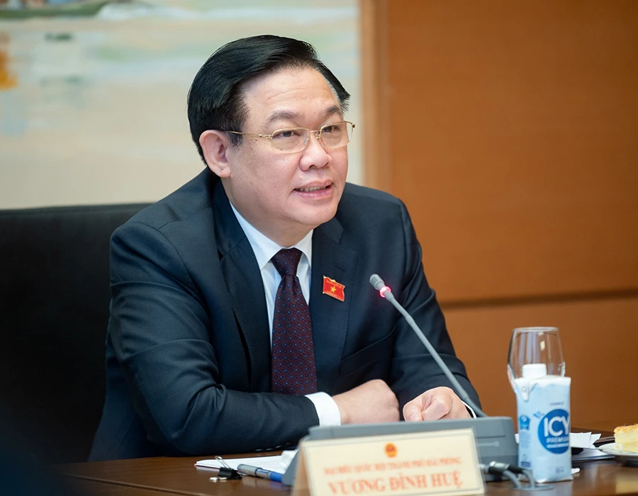 Chủ tịch Quốc hội Vương Đình Huệ tại phiên thảo luận tổ về dự án Luật Kinh doanh bất động sản (sửa đổi). Ảnh: NHÓM PV Chủ tịch Quốc hội Vương Đình Huệ tại phiên thảo luận tổ về dự án Luật Kinh doanh bất động sản (sửa đổi). Ảnh: NHÓM PV