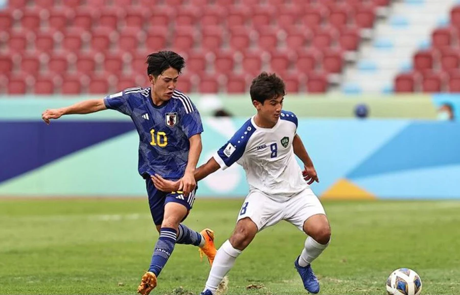 U-17 Nhật Bản (trái) được đánh giá cao trong khi U-17 Uzbekistan (phải) sẽ chạm trán với U-17 Saudi Arabia. Ảnh: AFC