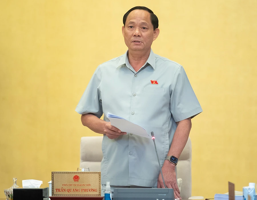 Phó Chủ tịch Quốc hội Trần Quang Phương phát biểu điều hành phiên họp. Ảnh: QUOCHOI.VN