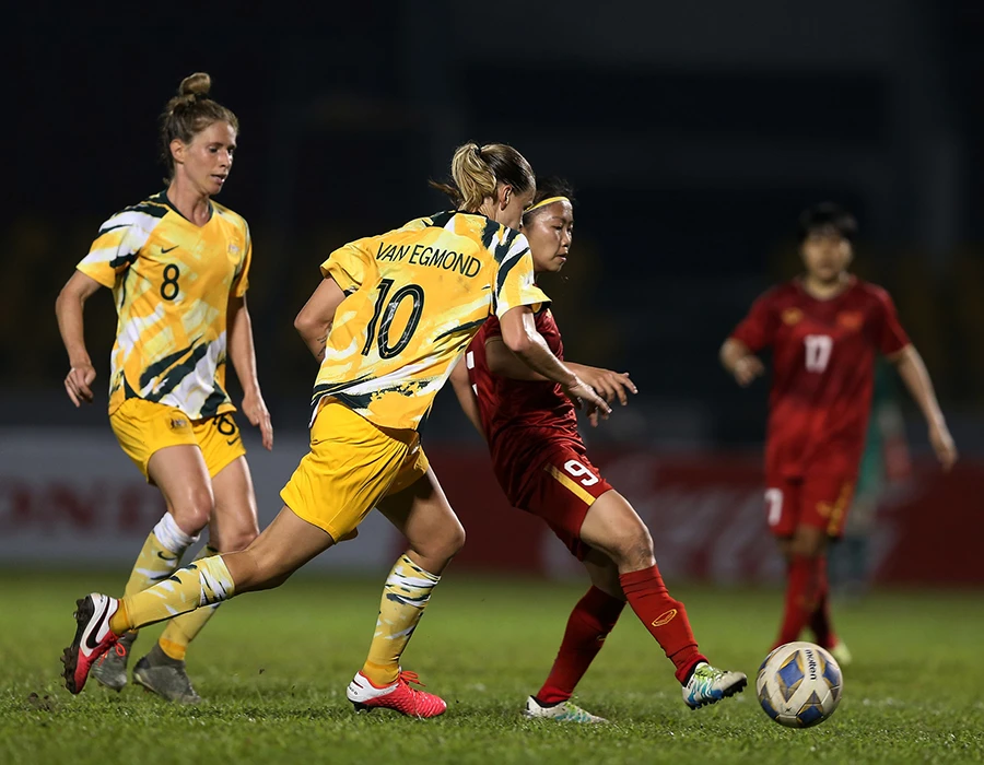 Các cầu thủ Úc trong lần chạm trán với Việt Nam ở vòng loại Olympic, chiều 20-7 họ gặp Cộng hòa Ireland với thế trận dự báo là áp đảo toàn phần. Ảnh: ND