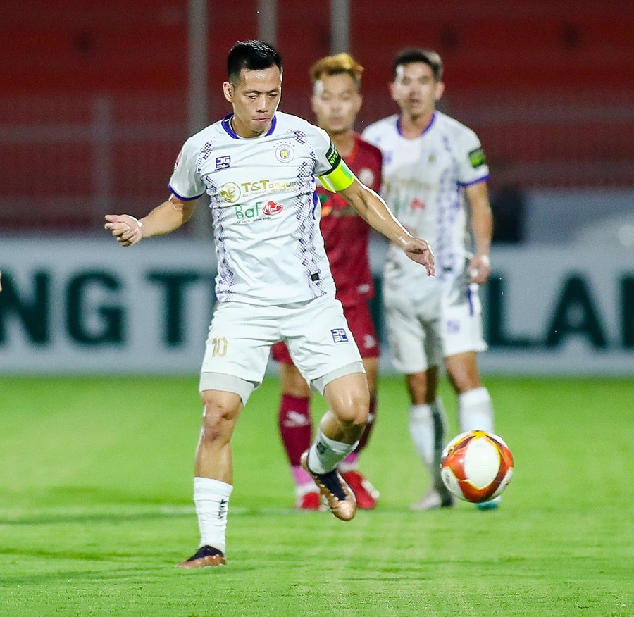 Sự trở lại của Văn Quyết góp phần giúp Hà Nội FCmạnh mẽ hơn với mục tiêu bảo vệ ngôi vô địch. Ảnh: ANH PHƯƠNG