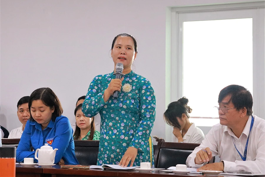 TS Nguyễn Thị Minh, giảng viên Phân viện Học viện Hành chính Quốc gia tại TP.HCM,gópýtại hội thảo. Ảnh: VÕ THƠ TS Nguyễn Thị Minh, giảng viên Phân viện Học viện Hành chính Quốc gia tại TP.HCM,gópýtại hội thảo. Ảnh: VÕ THƠ