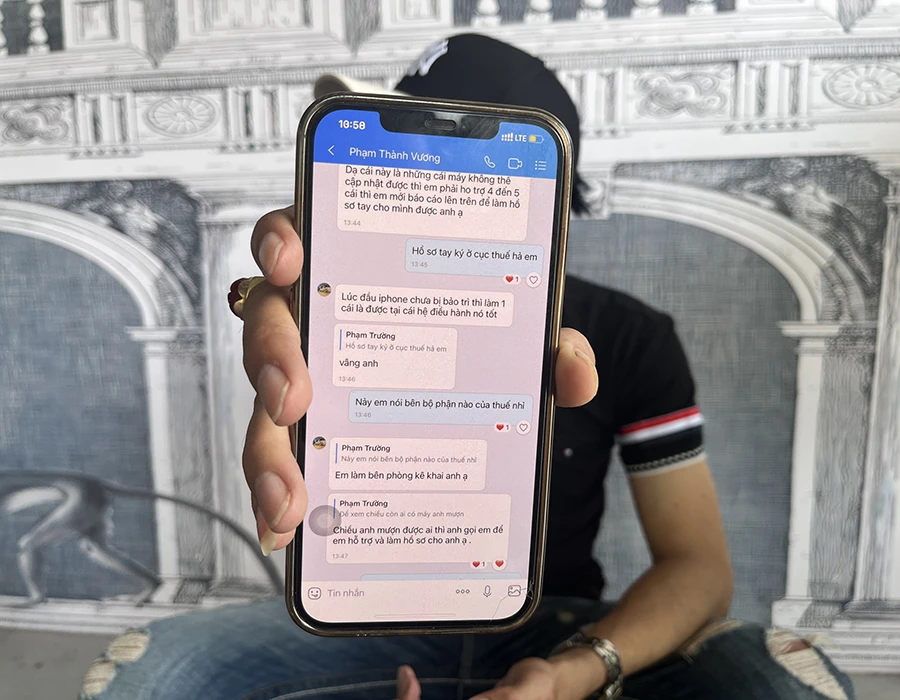 Đối tượng tự khai là cán bộ thuộc phòng Kê khai, Chi cục Thuế quận Gò Vấp. Ảnh: KHÁNH TOÀN