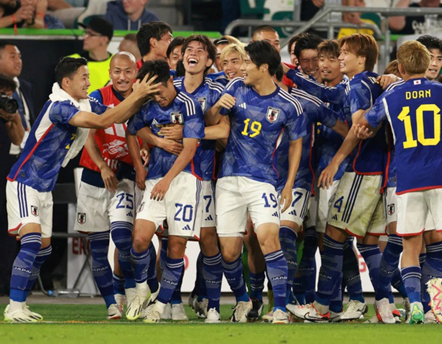 Người Nhật nhảy múa ngay trên đất Đức và đấy là nỗi hổ thẹn của đội bóng bốn lần vô địch thế giới. Ảnh: GETTY IMAGES