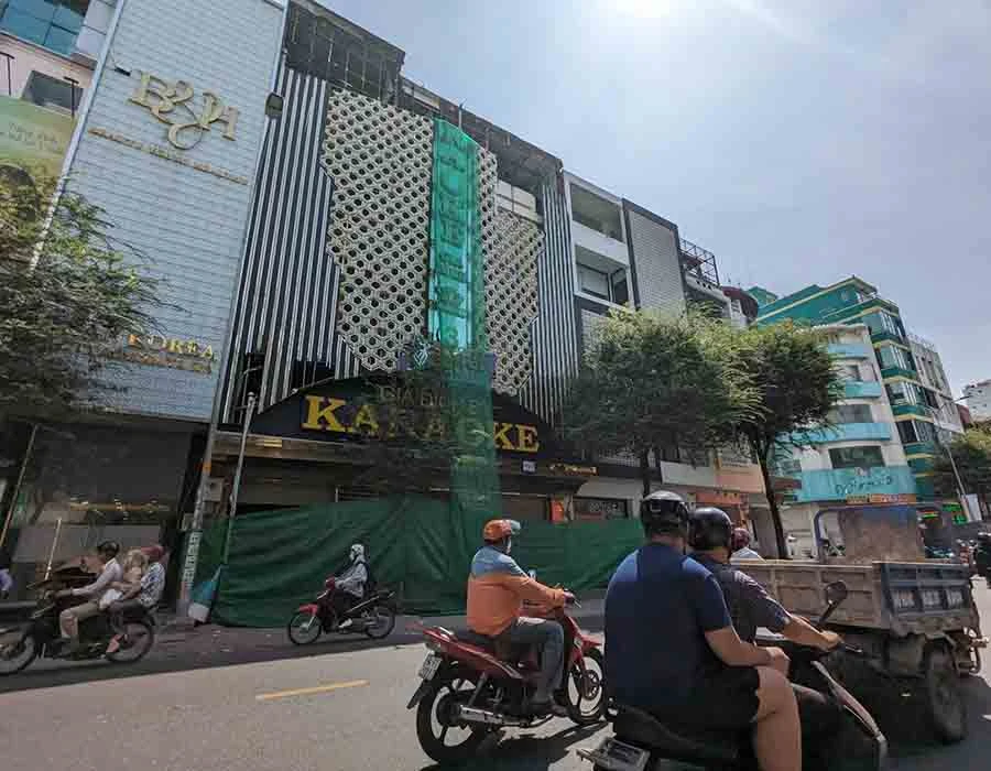 Thời gian qua, nhiều doanh nghiệp kinh doanh karaoke phải đóng cửa do không đủ tiêu chuẩn PCCC. Ảnh: THU HÀ