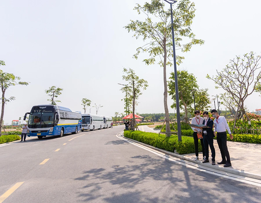 Cần hướng đến dịch vụ môi giới bất động sản chuyên nghiệp để góp phần xây dựng thị trường minh bạch, bền vững. Ảnh: M.LONG