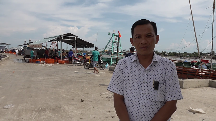 Ông Đặng Mẫn Tiệp, Phó Giám đốc cảng cá Gành Hào, chia sẻ: “Ngư dân đã thực hiện nghiêm các quy định về khai thác hải sản”. Ảnh: TRẦN VŨ