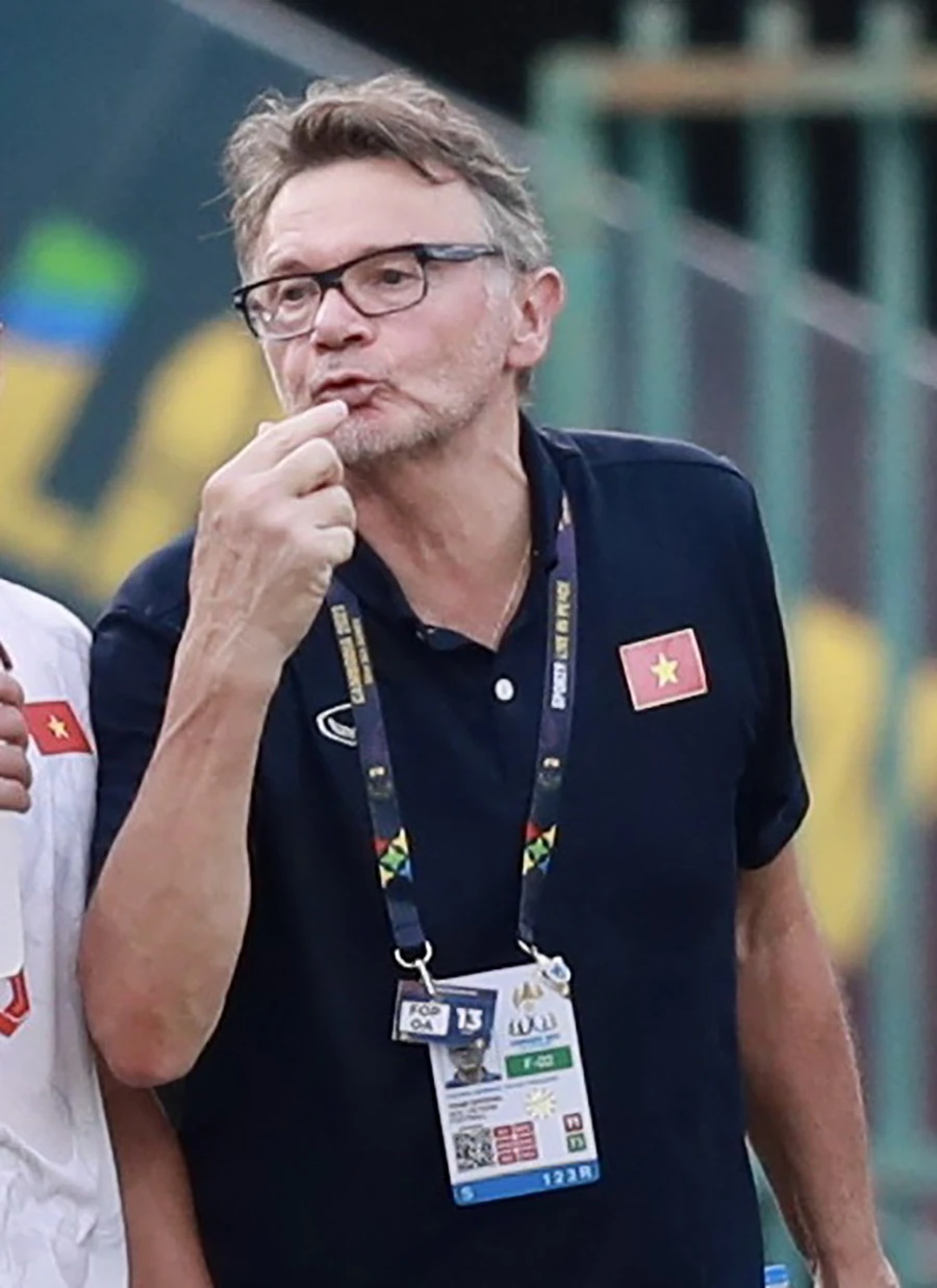 15_HLV Troussier_phanung_baochi_330.jpg