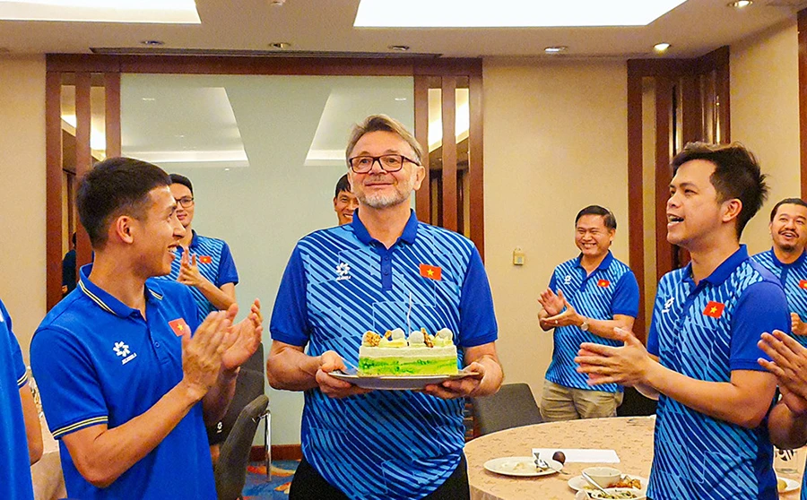 VFF vẫn tin tưởng HLV Troussier