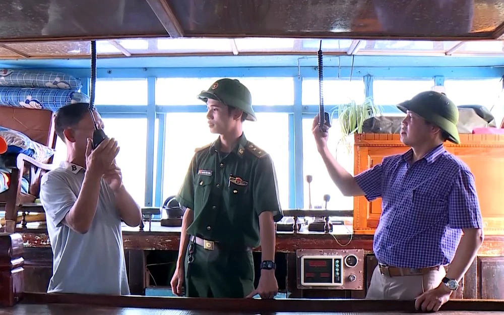 Sở NN&amp;PTNT, Bộ đội biên phòng tỉnh Thanh Hóa phối hợp kiểm tra, chống khai thác IUU ở Thanh Hóa. Ảnh: ĐẶNG TRUNG