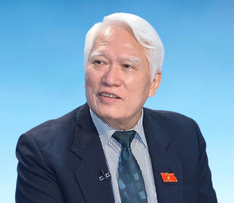 PGS.TS Nguyễn Chu Hồi.jpg