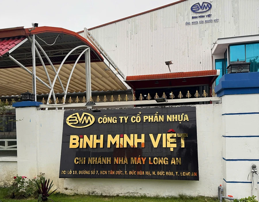 p6_anh chinh phai_binh ngo.jpg