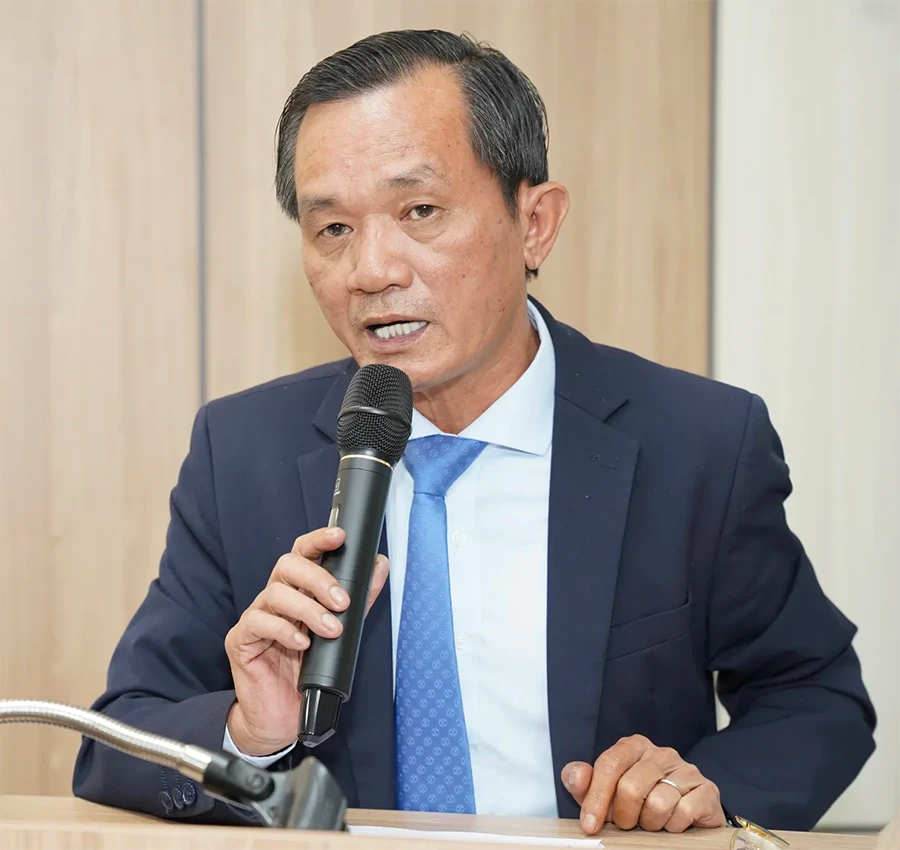 Nhà báo Nguyễn Đức Hiển, Phó Tổng Biên tập thường trực báo Pháp Luật TP.HCM phát biểu tại Hội thảo. Ảnh